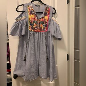 Cute dress with open shoulder